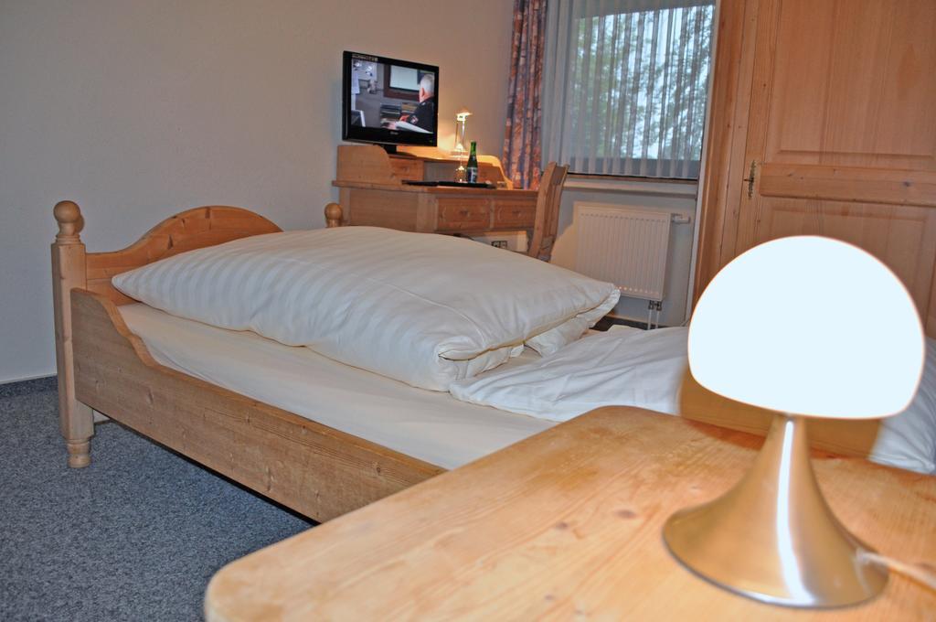 Hellmanns Hotel Bremers Bauerndiele Wiefelstede Стая снимка