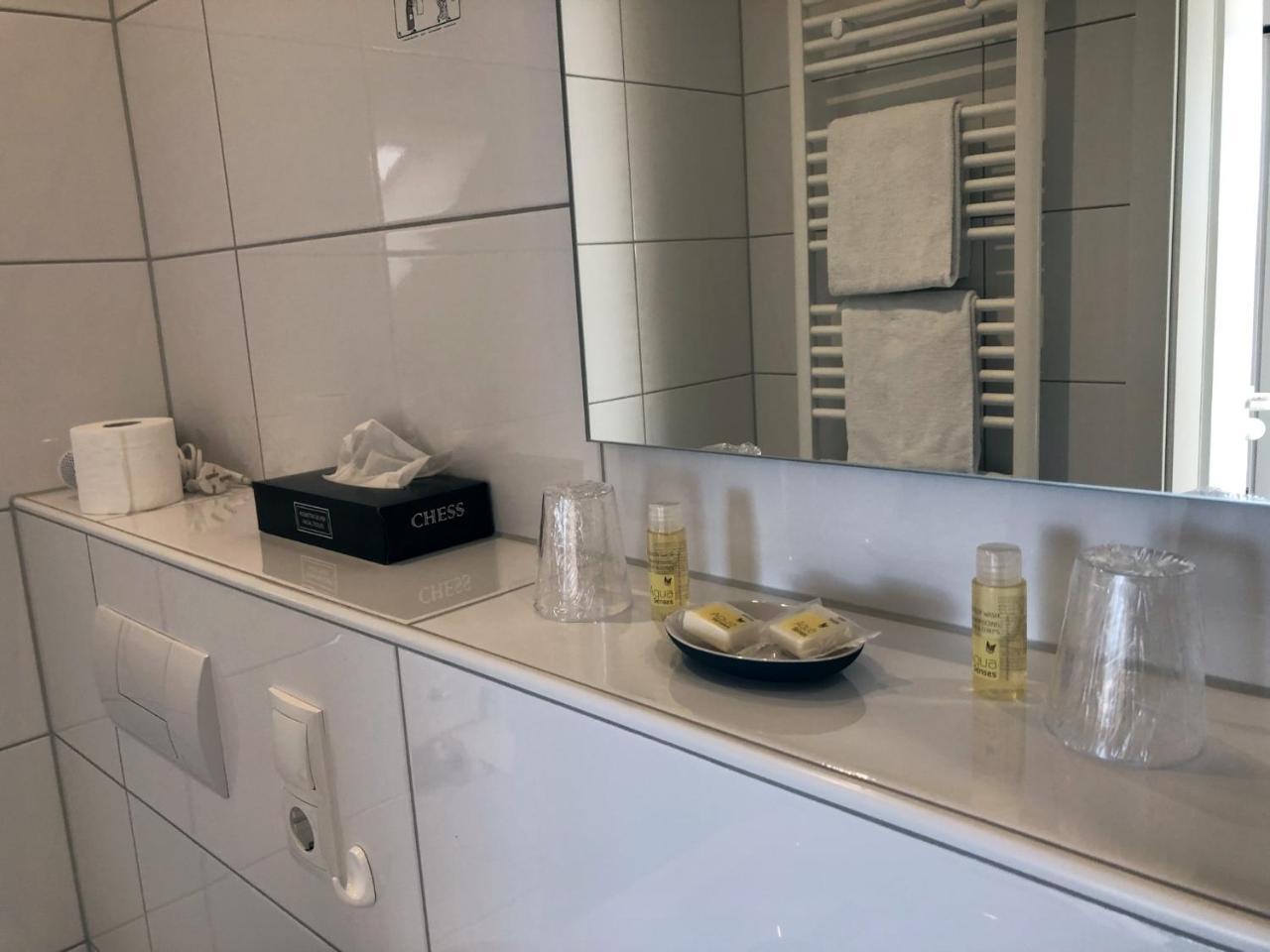 Hellmanns Hotel Bremers Bauerndiele Wiefelstede Екстериор снимка